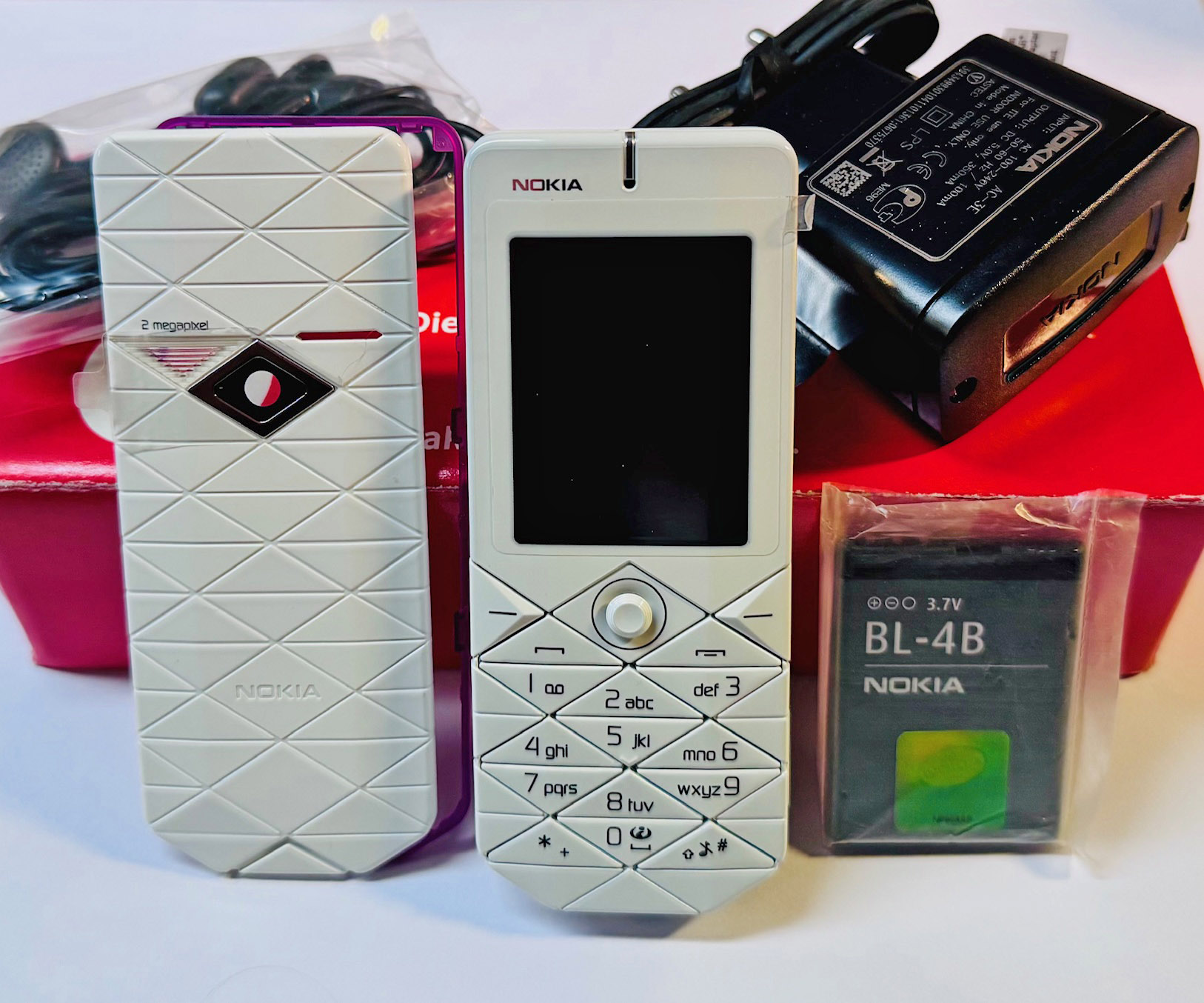 Nokia 7500 Prism Tasten-Handy Tri-Band Kamera Bluetooth Mobile Phone Neu New Box