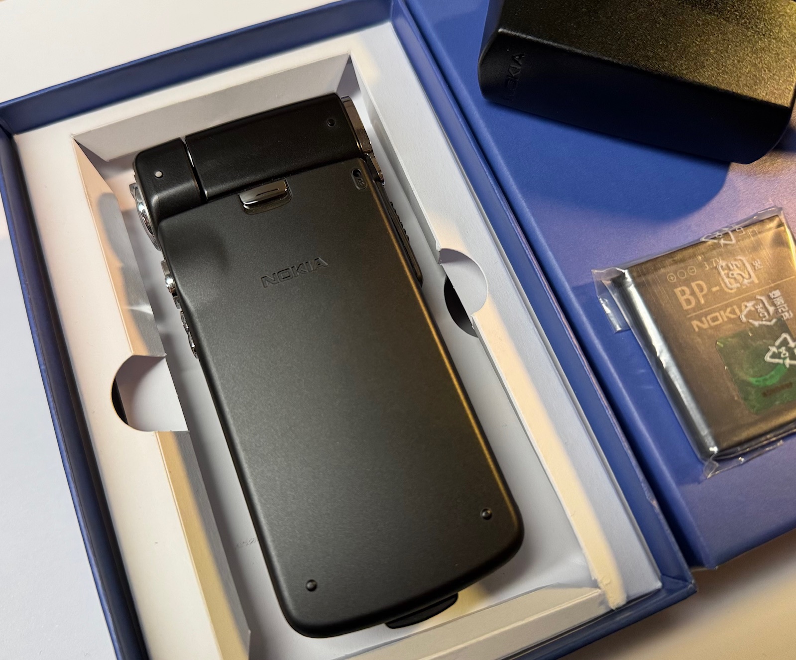 Nokia N93-1 Klapp-Handy Carl Zeiss Kamera Bluetooth UMTS WLAN simlockfrei