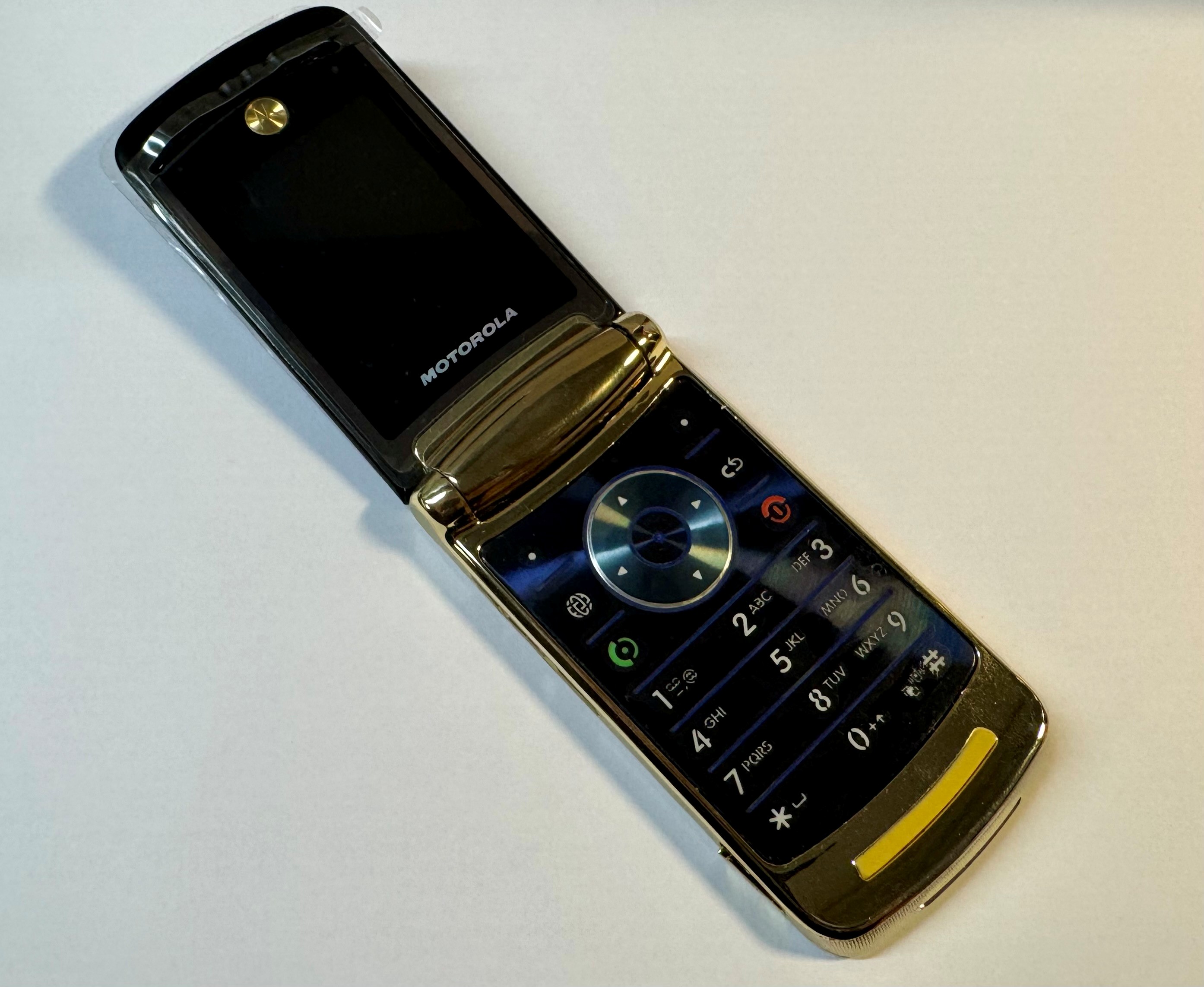 Motorola RAZR2 V8 2GB Klapp-Handy Unlocked Quad-Band Mobile Phone Kamera WAP wie Neu